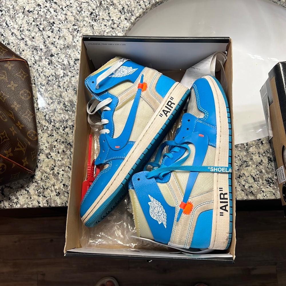 Off white x Jordan 1 highs UNC 100% AUTHENTIC PRICE IS FIRM OR WE CAN DO PAYp